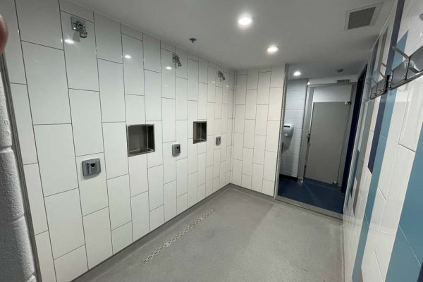Plomberie de douche de l'aréna de Baie Saint-Paul